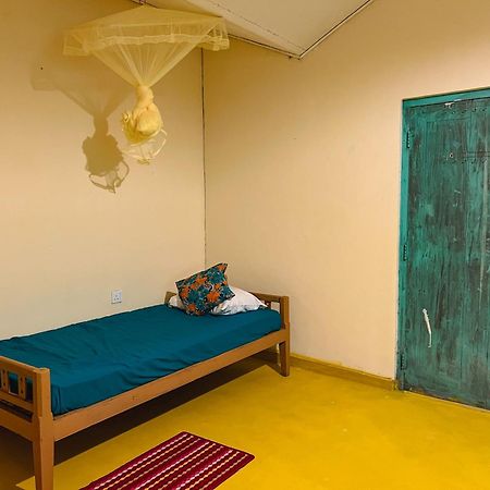Lazy Monkey Surfhostel - Sri Lanka Dikwella Ngoại thất bức ảnh
