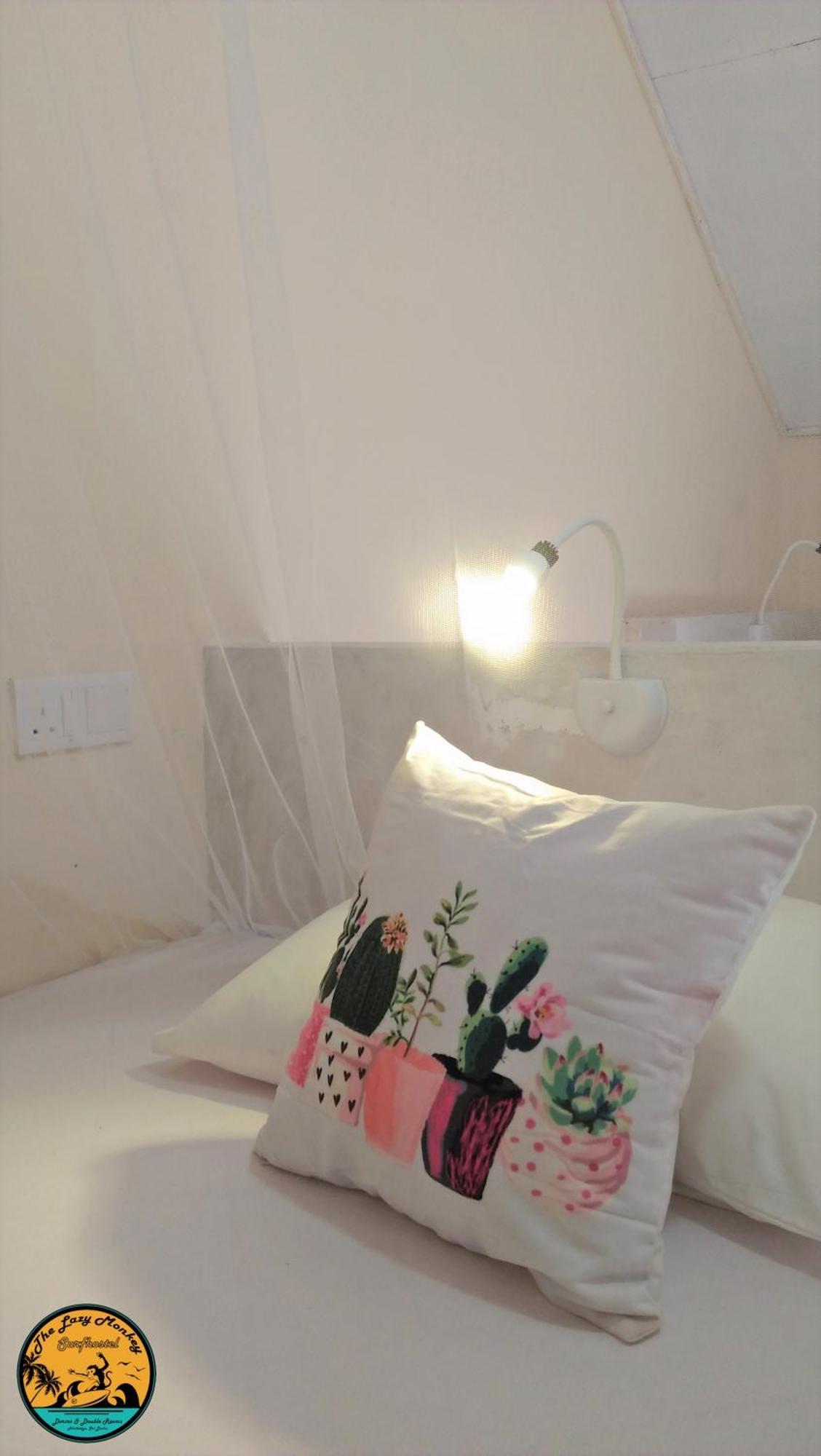 Lazy Monkey Surfhostel - Sri Lanka Dikwella Ngoại thất bức ảnh