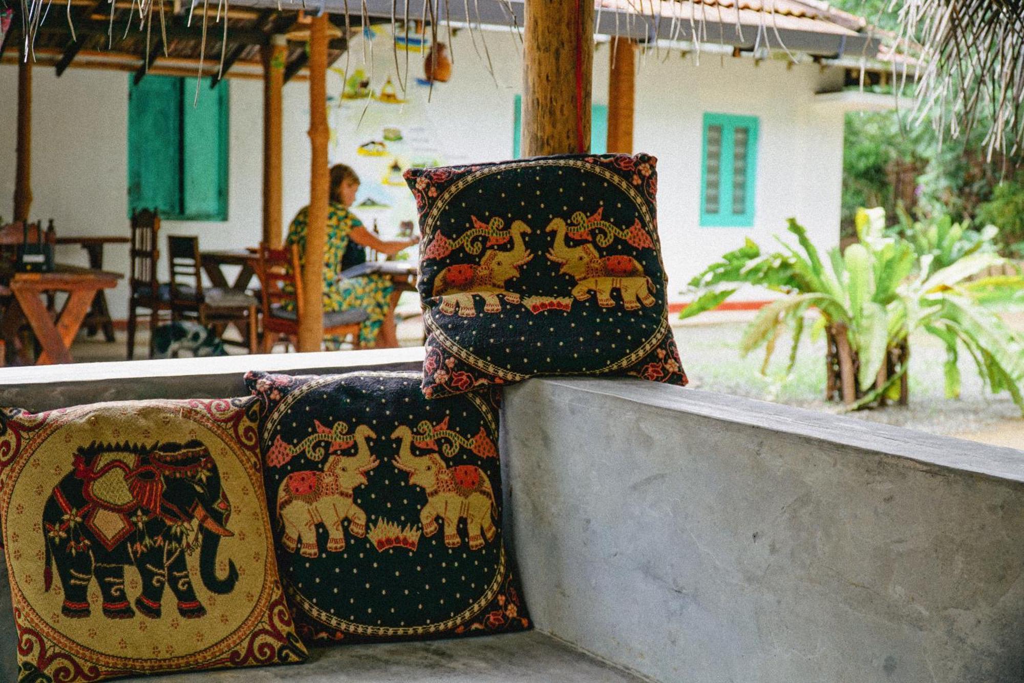 Lazy Monkey Surfhostel - Sri Lanka Dikwella Ngoại thất bức ảnh