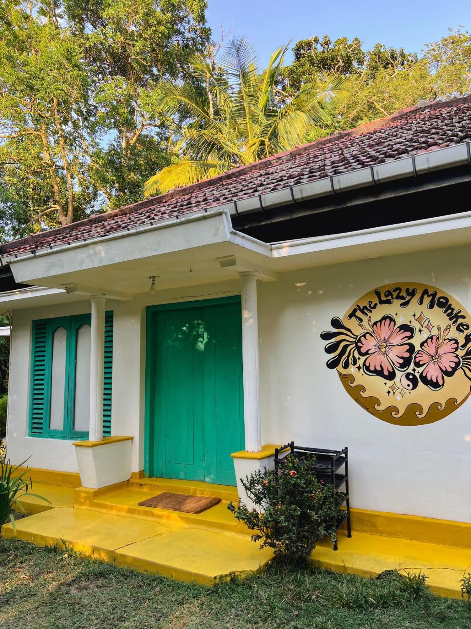 Lazy Monkey Surfhostel - Sri Lanka Dikwella Ngoại thất bức ảnh